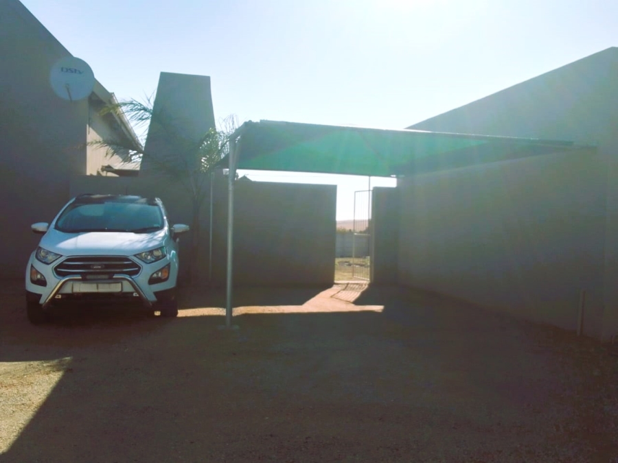 To Let 4 Bedroom Property for Rent in Vredenburg Western Cape